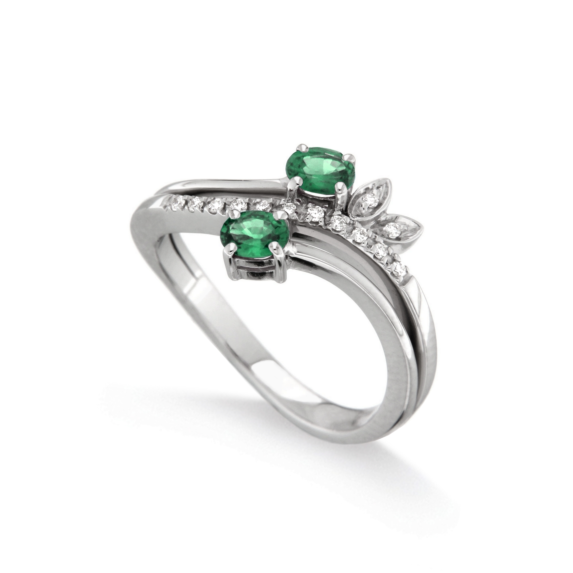 Inel din aur 18K cu smaralde 0,36 ct. si diamante 0,07 ct., model Orsini 2450G-S3X4 Inel din aur 18K cu smaralde 0,36 ct. si diamante 0,07 ct., model Orsini 2450G-S3X4