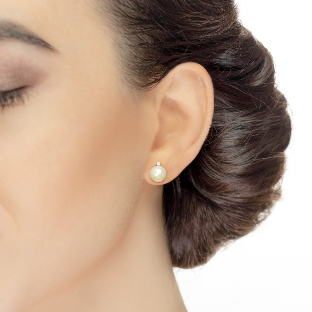 Cercei din aur 18K cu perle Akoya 1,50 gr. si diamante 0,02 ct., model Orsini 00252BL-07 Cercei din aur 18K cu perle Akoya 1,50 gr. si diamante 0,02 ct., model Orsini 00252BL-07