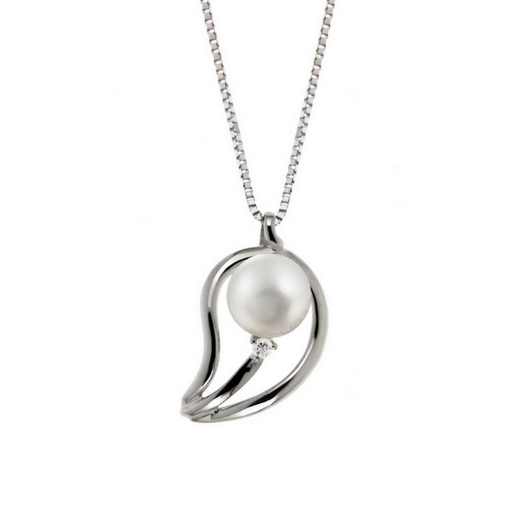 Lantisor din aur 18K cu pandantiv cu perla 0,30 gr. si diamant 0,02 ct., model Orsini 0381CI Lantisor din aur 18K cu pandantiv cu perla 0,30 gr. si diamant 0,02 ct., model Orsini 0381CI