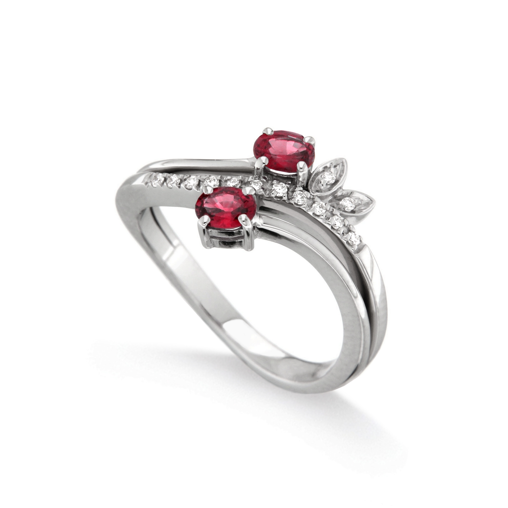 Inel din aur 18K cu rubine 0,50 ct. si diamante 0,07 ct., model Orsini 2450G-R3X4 Inel din aur 18K cu rubine 0,50 ct. si diamante 0,07 ct., model Orsini 2450G-R3X4