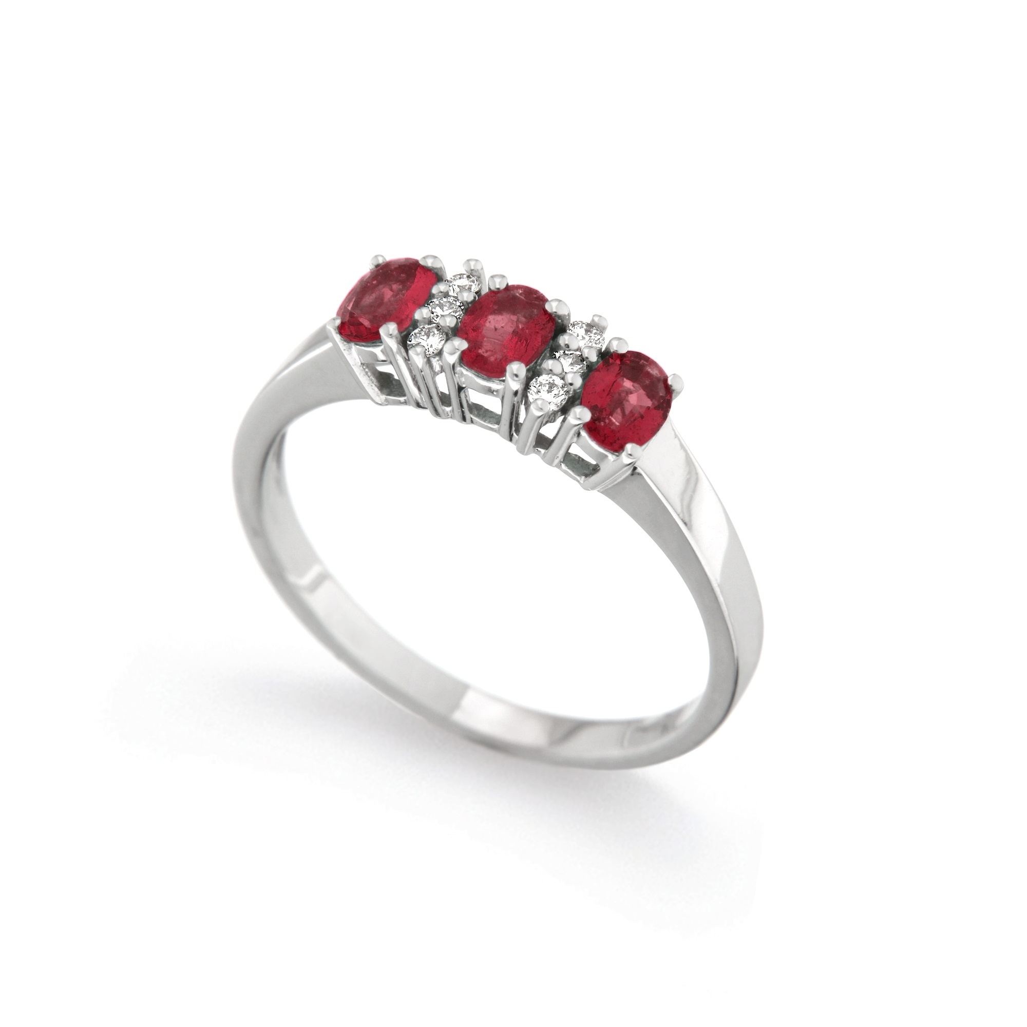 Inel din aur 18K cu rubine 0,70 ct. si diamante 0,08 ct., model Orsini 2662G-R3X4 Inel din aur 18K cu rubine 0,70 ct. si diamante 0,08 ct., model Orsini 2662G-R3X4