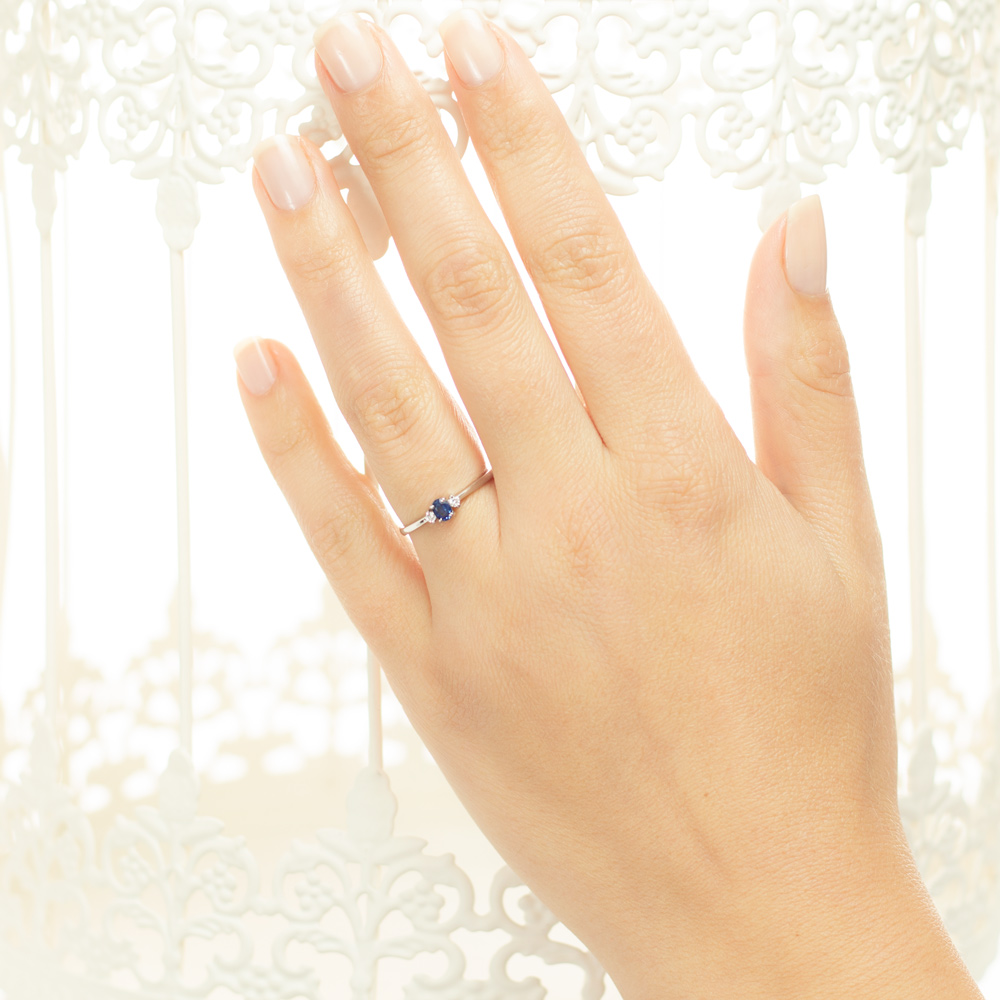 Inel din aur 18K cu safir 0,20 ct. si diamante 0,05 ct., model Orsini 2683G-Z3X4 Inel din aur 18K cu safir 0,20 ct. si diamante 0,05 ct., model Orsini 2683G-Z3X4