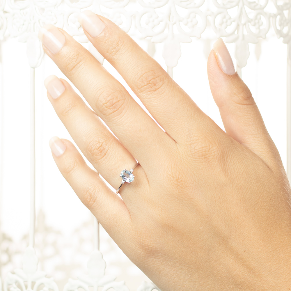 Inel de logodna din aur 18K cu acvamarin 0,60 ct. si diamante 0,02 ct., model Orsini 2756G-5X7 Inel de logodna din aur 18K cu acvamarin 0,60 ct. si diamante 0,02 ct., model Orsini 2756G-5X7